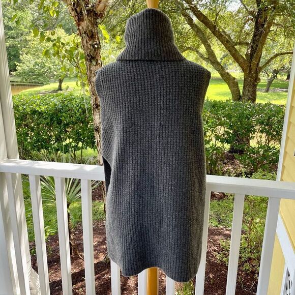 Epoque Evolution Sleeveless Turtleneck Sweater Vest - Picture 2 of 5